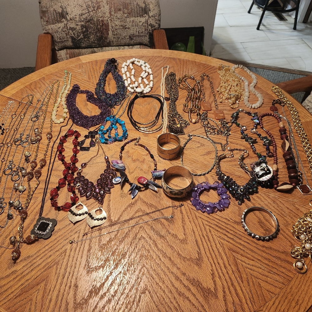 Many pieces of jewelry
